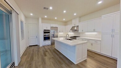 378 Baluster in Irvine, CA - Building Photo - Building Photo