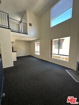 1242 S Holt Ave in Los Angeles, CA - Building Photo