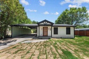 842 E Laramie Ln in Dallas, TX - Building Photo