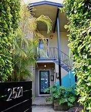 2521 Abbot Kinney Blvd in Venice, CA - Building Photo - Building Photo