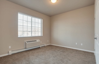 Courtyard Apartments in Moorhead, MN - Foto de edificio - Building Photo