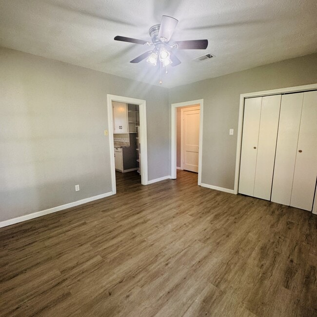 5448 Gulf Ave in Groves, TX - Building Photo - Building Photo