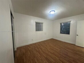 8250 SW 25th St in Miami, FL - Building Photo - Building Photo