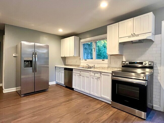 653 Park in Stoughton, MA - Building Photo - Building Photo