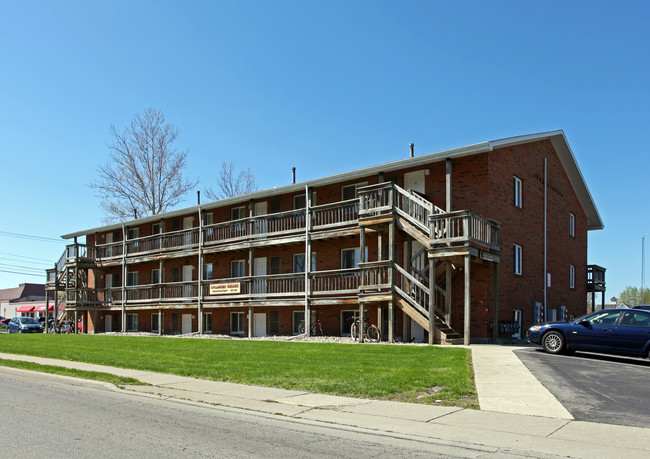 Sycamore Square Apartments in Bowling Green, OH - Building Photo - Building Photo