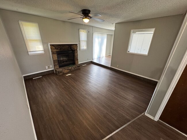 1274 E Rockhill St in Springfield, MO - Building Photo - Building Photo