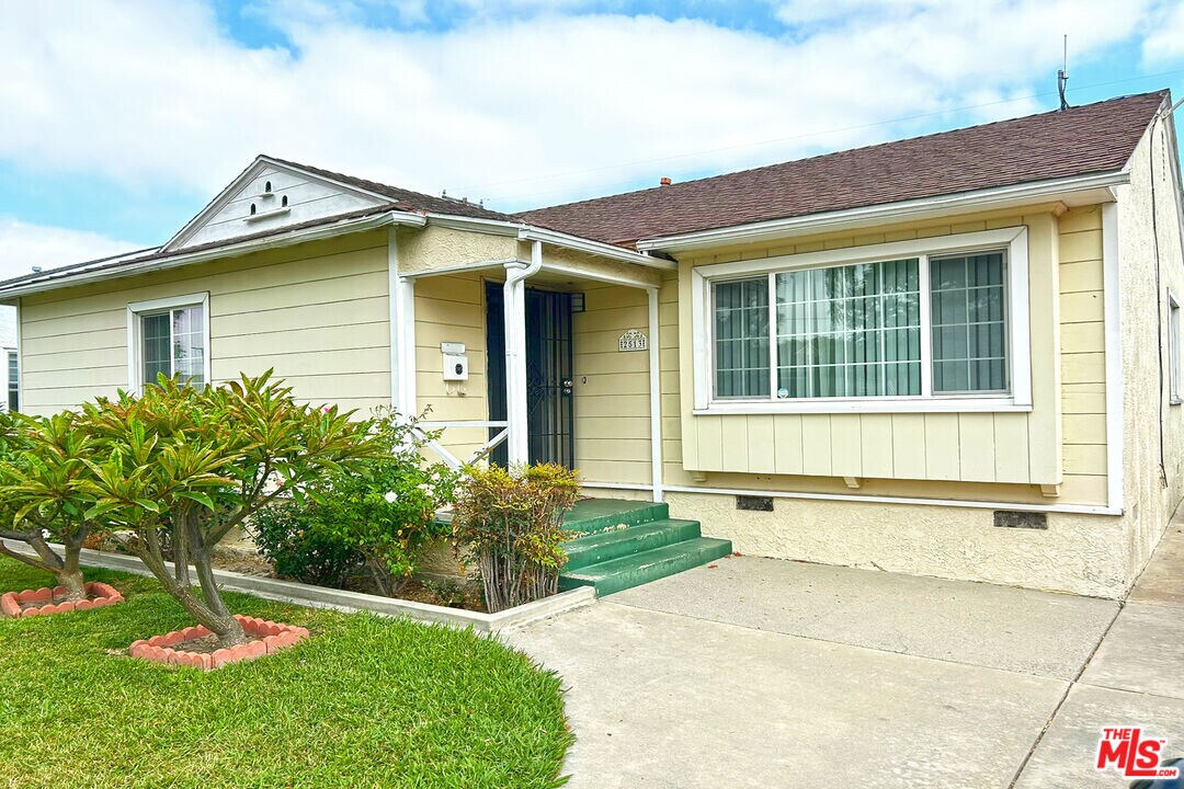 2513 Denmead St in Lakewood, CA - Building Photo