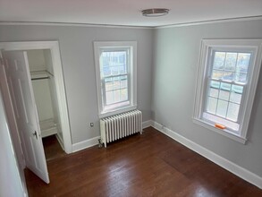 28 Spruce St, Unit 2nd Floor in New Rochelle, NY - Building Photo - Building Photo