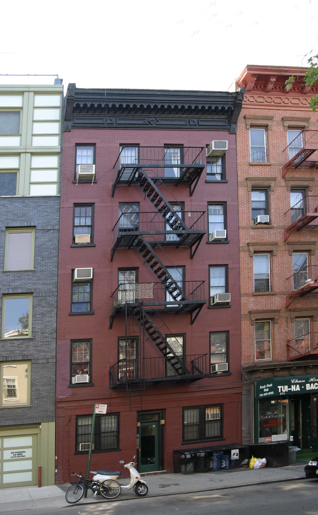 173 Sullivan St in New York, NY - Building Photo - Building Photo