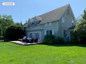 329 Little Plains Rd in Southampton, NY - Building Photo - Building Photo