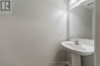 650 Frank Pl in Milton, ON - Building Photo - Building Photo