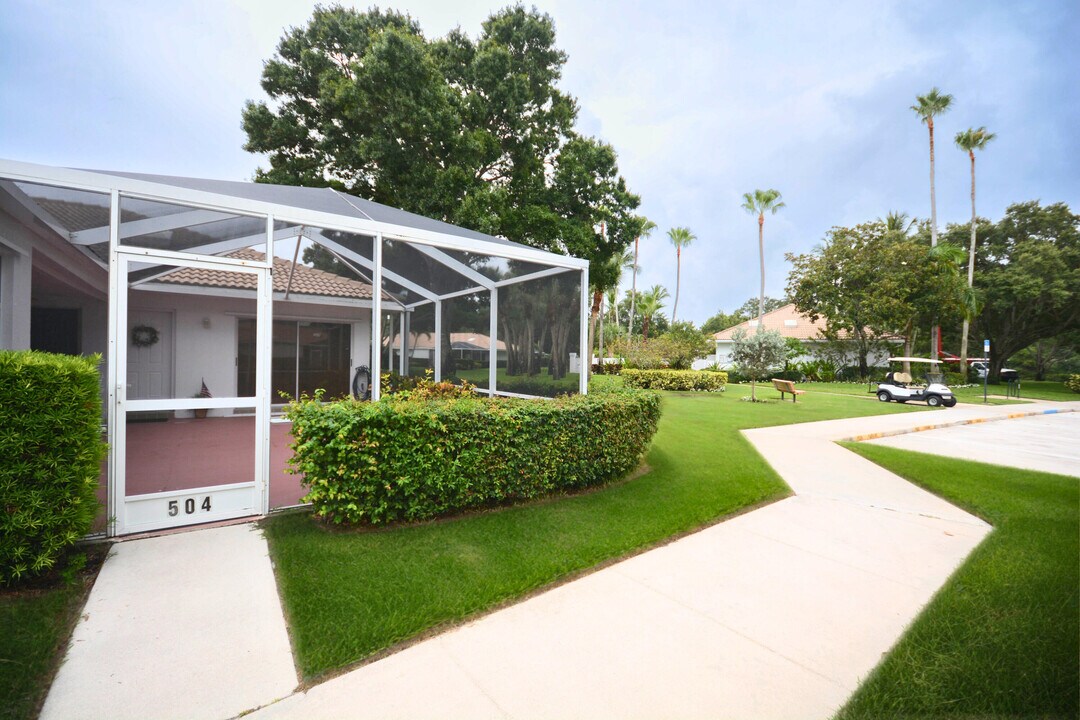 504 Silverleaf Oak Ct in Palm Beach Gardens, FL - Building Photo