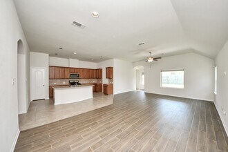 12421 Berberry Dr in Texas City, TX - Foto de edificio - Building Photo