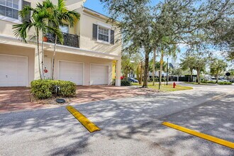 10520 SW Stephanie Way in Port St. Lucie, FL - Building Photo - Building Photo