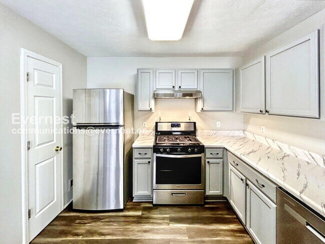 2060 Lexington Ln in Cumming, GA - Foto de edificio - Building Photo