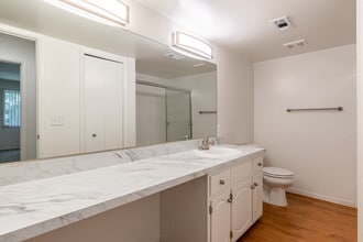 Bloomfield On The Green - West Bloomfield, MI in West Bloomfield, MI - Foto de edificio - Interior Photo