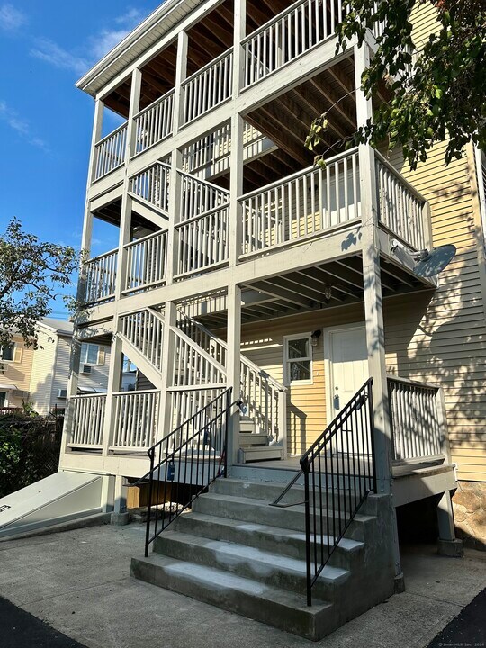 9 Wardwell St-Unit -Unit 1 in Stamford, CT - Building Photo