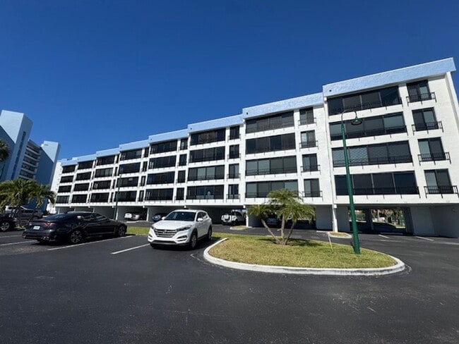 15010 Punta Rassa Rd in Ft. Myers, FL - Foto de edificio - Building Photo