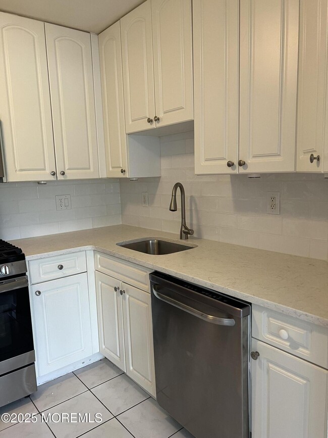 458 Magnolia Ct in Howell, NJ - Building Photo - Building Photo