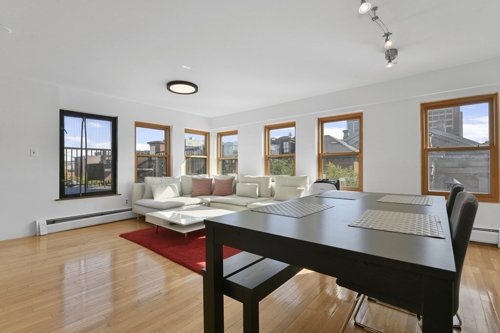 30 E Concord St, Unit 10 in Boston, MA - Building Photo