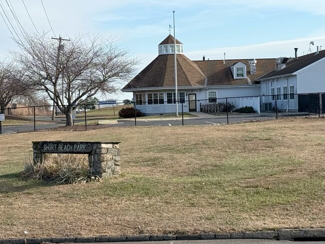 115 Short Beach Rd in Stratford, CT - Building Photo - Building Photo