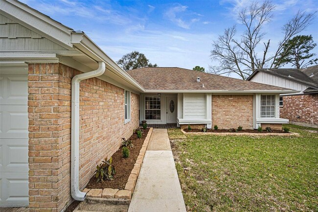 15703 Fox Springs Dr in Houston, TX - Building Photo - Building Photo