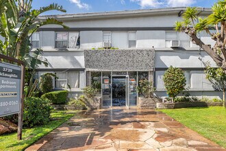 3729 Mclaughlin Ave in Los Angeles, CA - Foto de edificio - Building Photo