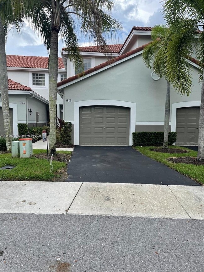 3810 San Simeon Cir in Weston, FL - Foto de edificio - Building Photo