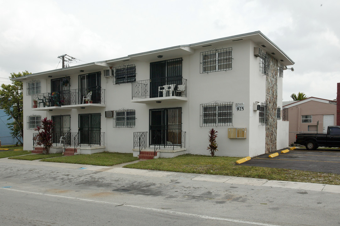 925 W 2nd Ave in Hialeah, FL - Building Photo