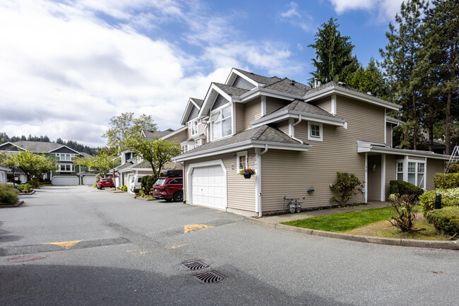 1140 Falcon Dr in Coquitlam, BC - Building Photo - Primary Photo