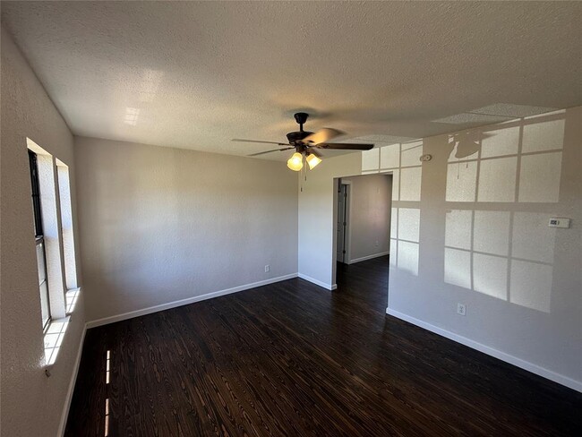 property at 203 W Dale St