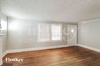 868 Rochelle Dr SW in Atlanta, GA - Building Photo - Building Photo