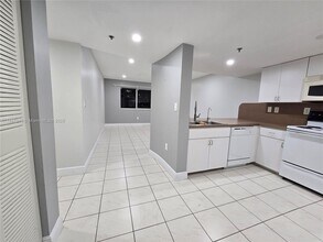 55 E 4th St, Unit 302 in Hialeah, FL - Building Photo - Building Photo