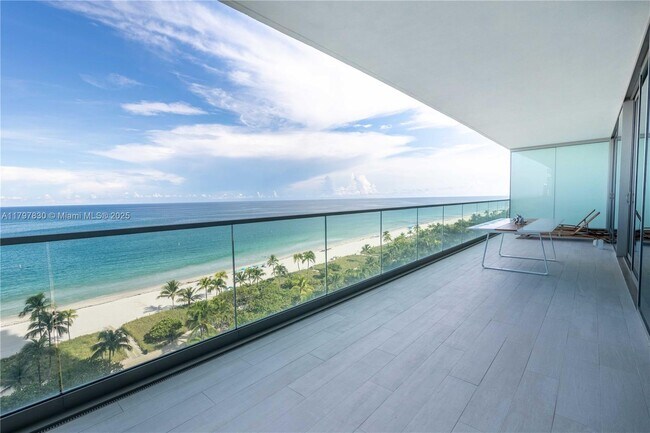10201 Collins Ave in Bal Harbour, FL - Building Photo - Building Photo