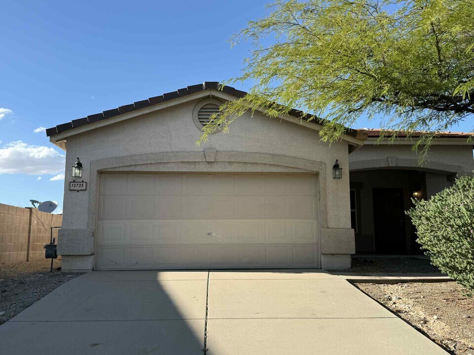 13735 E Shadow Pines Ln in Vail, AZ - Building Photo