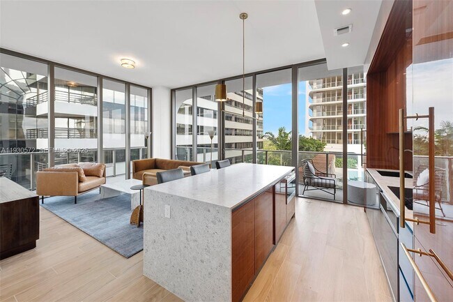 2655 S Bayshore Dr in Miami, FL - Building Photo - Building Photo