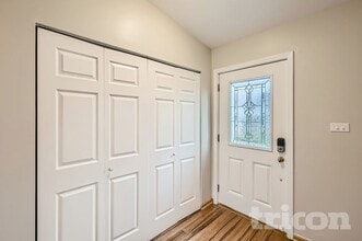 4440 Trailside Ct in Hoffman Estates, IL - Foto de edificio - Building Photo