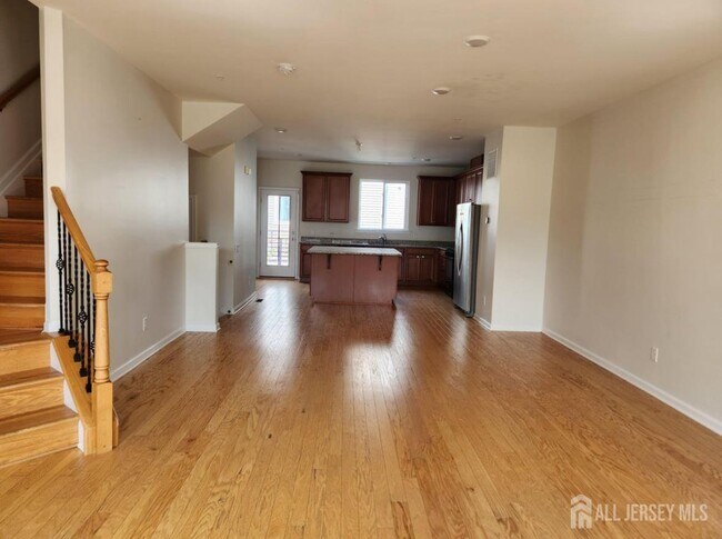 38 Bond St in North Brunswick, NJ - Building Photo - Building Photo