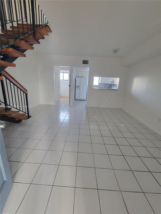 355 E 33rd St in Hialeah, FL - Building Photo - Building Photo