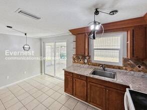 2412 Arcadia Rd in Holiday, FL - Foto de edificio - Building Photo