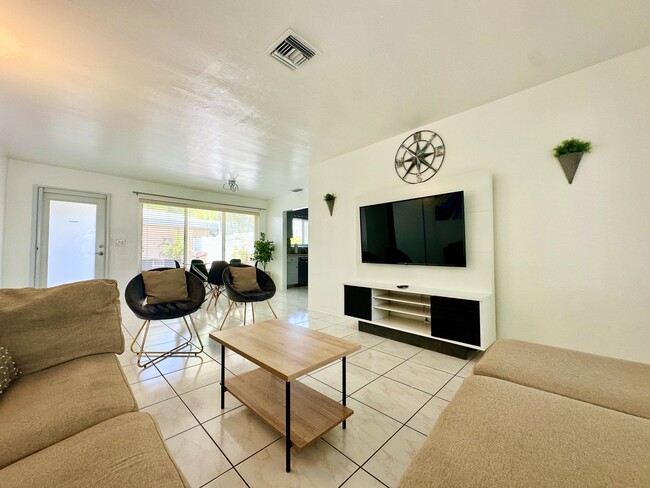 2924 Middle River Dr, Unit 1 in Fort Lauderdale, FL - Foto de edificio - Building Photo