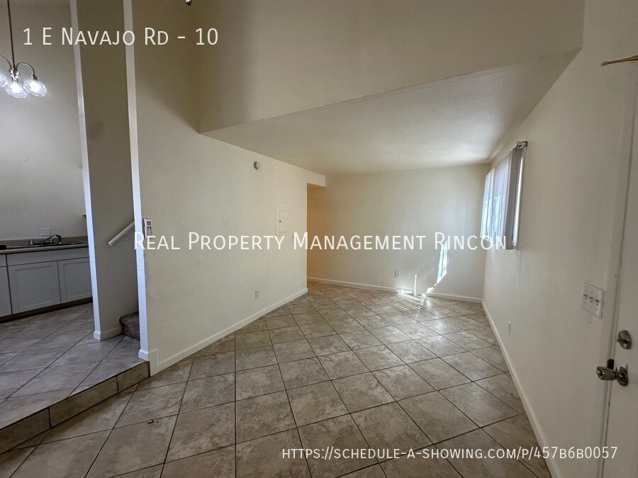 1 E Navajo Rd in Tucson, AZ - Foto de edificio
