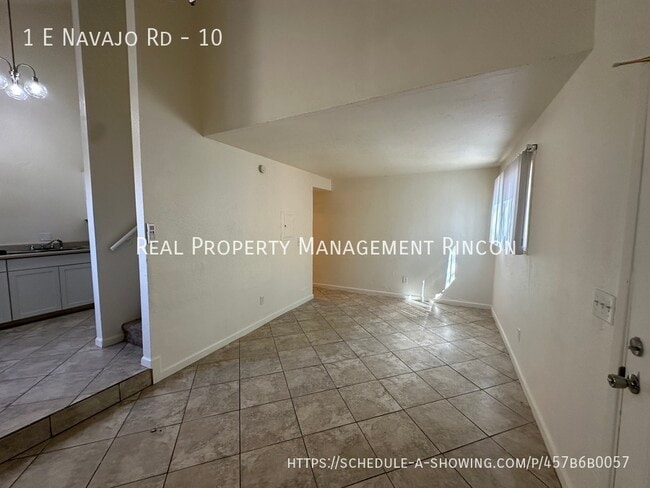 1 E Navajo Rd