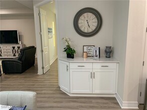 208 Indies Dr E in Naples, FL - Building Photo - Building Photo