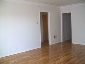 1466 S Sherbourne Dr in Los Angeles, CA - Building Photo - Building Photo