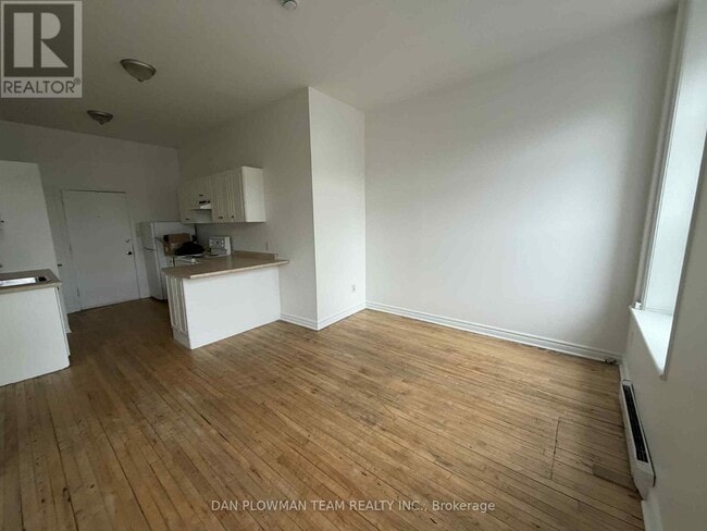 8 Simcoe St N in Oshawa, ON - Building Photo - Building Photo