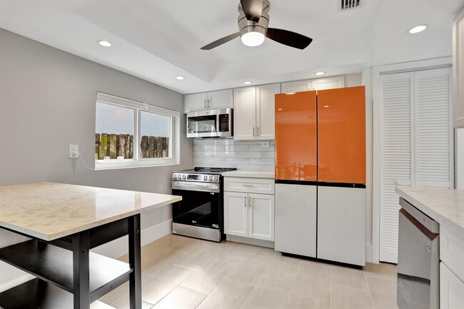 400 SE 5th Ct in Pompano Beach, FL - Foto de edificio - Building Photo