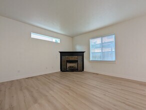 2495 Mountain Terrace in Eugene, OR - Building Photo - Building Photo