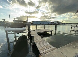 12350 4th St E in Treasure Island, FL - Building Photo - Building Photo