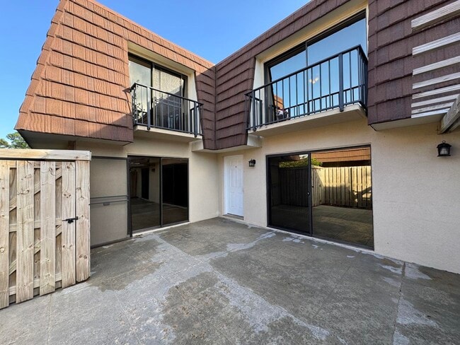 1620 16th Ln in Palm Beach Gardens, FL - Building Photo - Building Photo